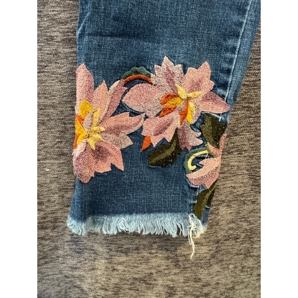 Aeropostale Womens Floral Embroidered Frayed Hem Skinny Jeans Medium Wash Size 8 - Picture 2 of 4